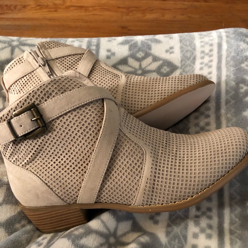 New cute tan booties
